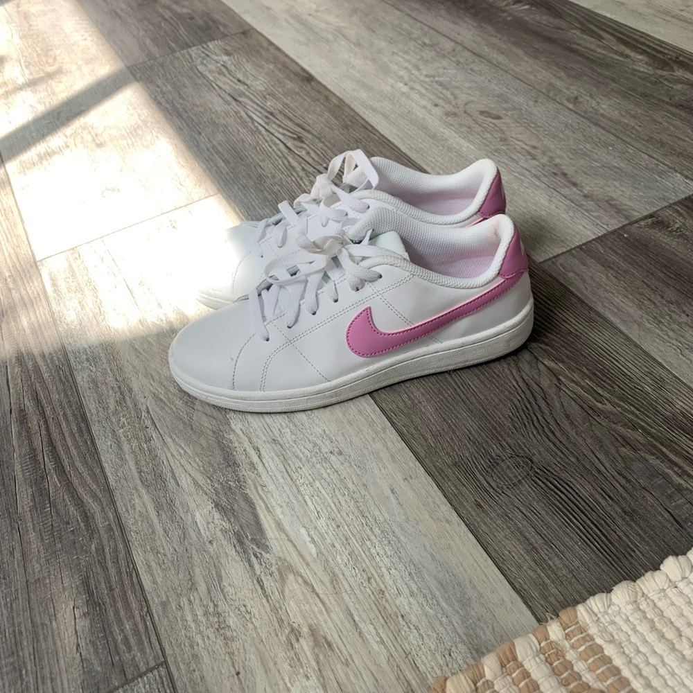 Nike Low Courts